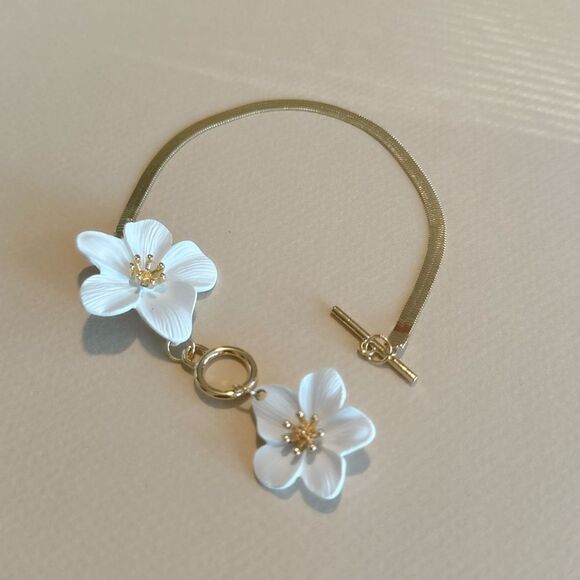 Elegant Floral Gold and White Anklet S872 - Picture 3 of 4
